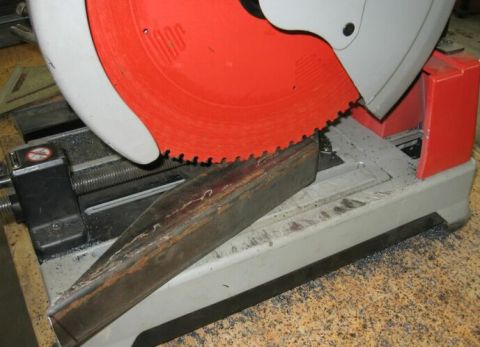 1990 Ford Bronco - Chop saw cutting a metal bar. The Supermotors.net logo is visible in the lower right corner.