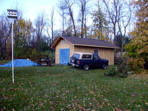 1986 Ford Bronco - Bronco still on the job. Roof partially started. Plastic and tarps stapled over openings, we're in the rain season now !