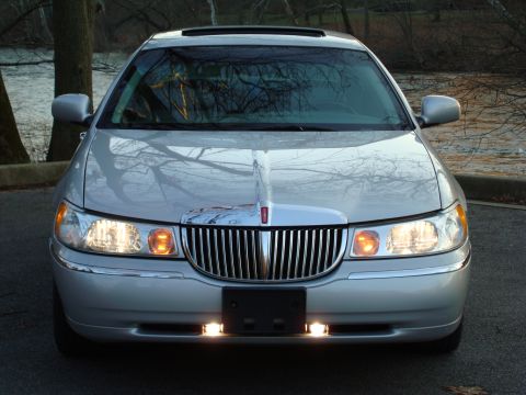 2002 Lincoln Town Car - close up