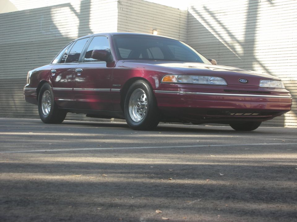 Maroon 1992 Ford Crown Victoria, 3q-front view