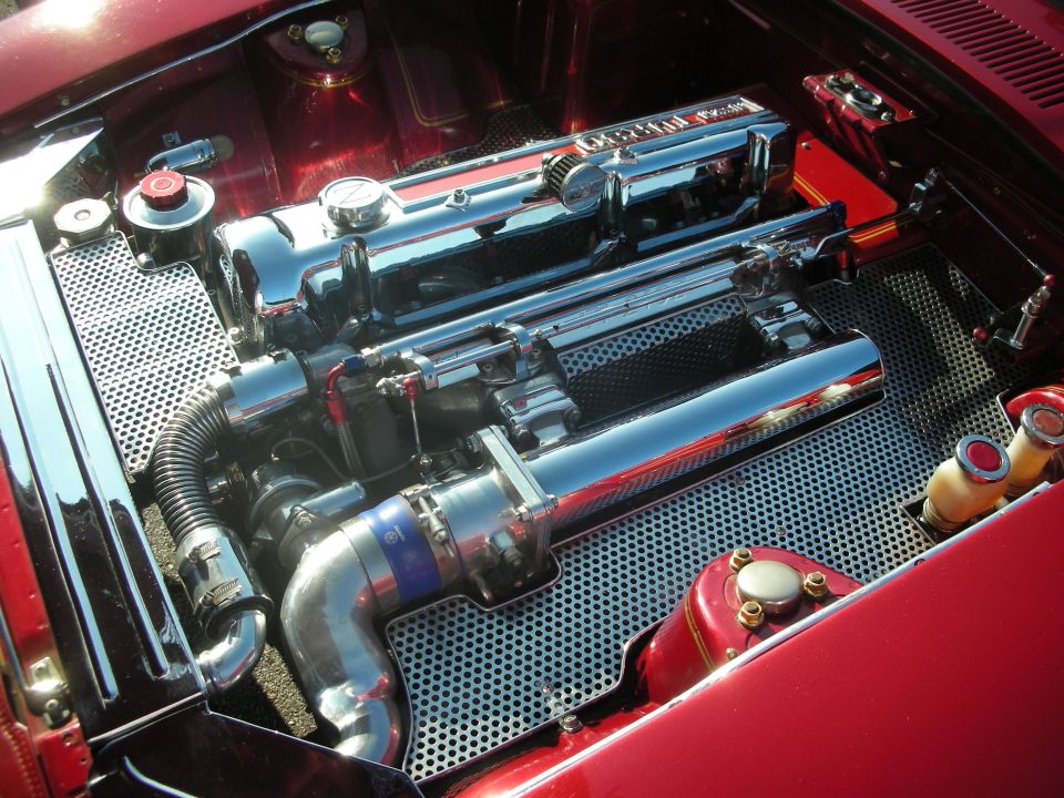 Chrome-dressed engine bay with Comp Cams valve covers