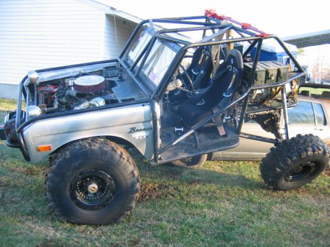 1992 Ford Mustang - This heavily modified vehicle, identified as a Bronco, is not a 1992 Ford Mustang.