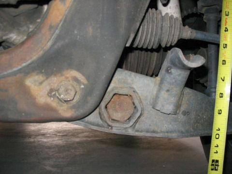 1995 Ford Bronco - Radius arm has a hex end that pushes into the A arm.