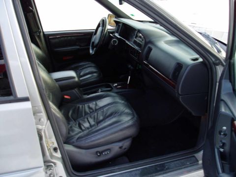 2000 Ford E350 - Interior view of a Jeep Grand Cherokee, showing the driver's seat and dashboard.