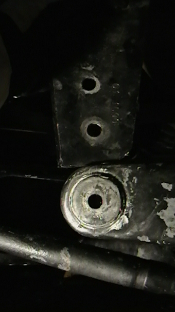 1995 Ford Bronco - Bad night time shot. The bracket is not big enough. A bolt cannot go through the holes in the bracket, and the axle pivot bushing.