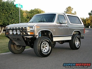 1986 Ford Bronco - This modified Ford Bronco appears to be from the early 1980s, not a 1986 model.