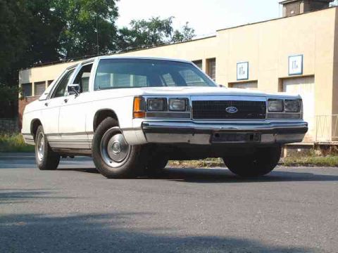 1991 Ford LTD Crown Victoria photo