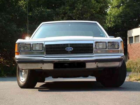 1991 Ford LTD Crown Victoria photo