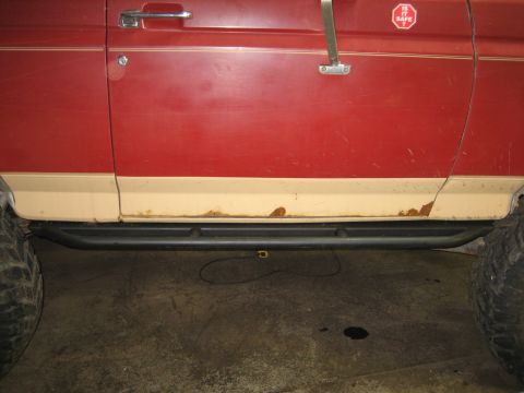 1990 Ford Bronco - Side view of a 1990 Ford Bronco with aftermarket rock sliders installed.