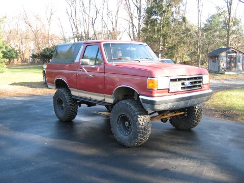 1990 Ford Bronco - This lifted Ford Bronco is ready for off-road adventures.