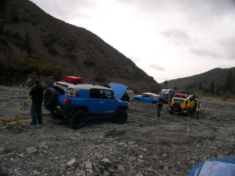 2007 Toyota FJ Cruiser - Multiple Toyota FJ Cruisers are gathered in a rocky terrain, possibly for an off-road excursion.