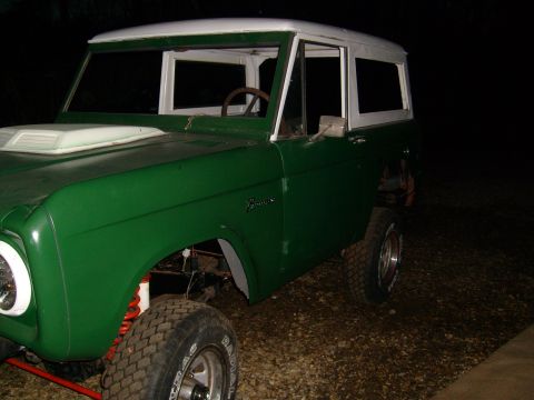 1974 Ford Bronco - This 1974 Ford Bronco is painted green with a white hardtop.