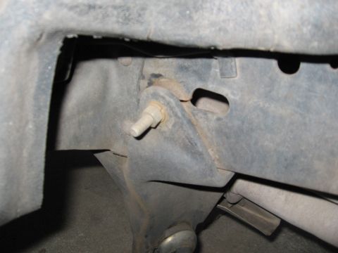 1995 Ford F-150 - A close-up view shows a significant tear in the vehicle's frame, highlighting a structural issue.