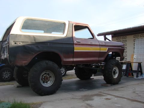 1979 Ford Bronco - This modified Ford Bronco features a significant lift kit and custom paintwork.