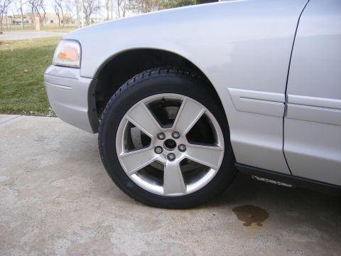 2001 Ford Crown Victoria photo