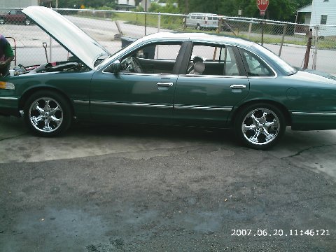 1995 Ford Crown Victoria photo
