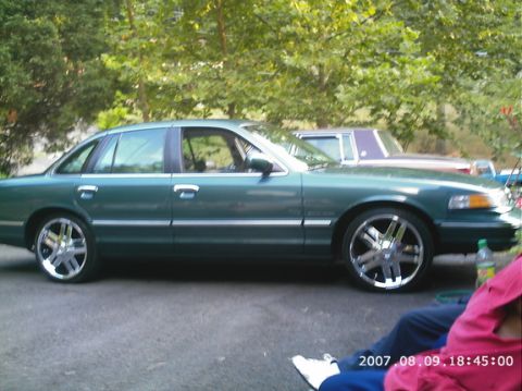 1995 Ford Crown Victoria photo