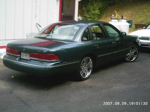 1995 Ford Crown Victoria photo