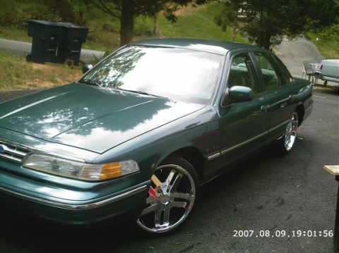 1995 Ford Crown Victoria photo