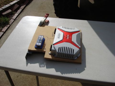 1983 Ford Bronco - This is how it will all fit. not too bad. there is enough space so the power does not bleed into the amp.