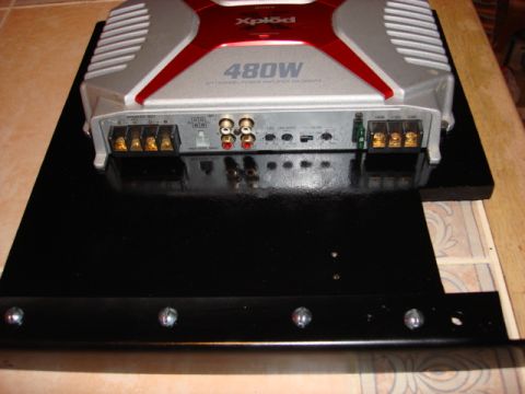 1983 Ford Bronco - Here is a view from the front of the amp.