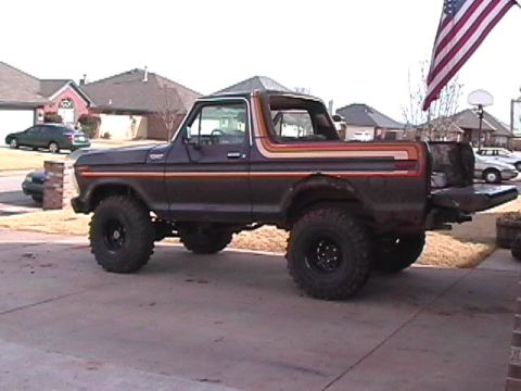 1979 Ford Bronco - Can you believe it, I am topless in December. I finished with the ball joints, tie rod and drag link and decided to go take it for a test r…