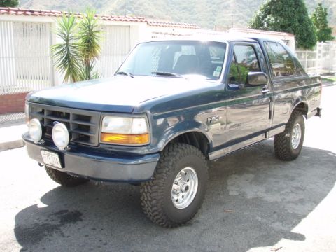 1995 Ford F-150 - This 1995 Ford F-150 pickup truck is shown from the front three-quarter view.