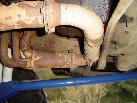 1978 Ford Bronco - Tube crossing to the passenger side.