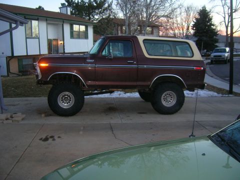 1979 Ford Bronco - This lifted 1978 Ford Bronco features a two-tone paint scheme and oversized wheels.