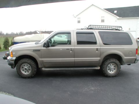 2000 Ford Excursion - Side profile of a 2000 Ford Excursion SUV with a roof rack.