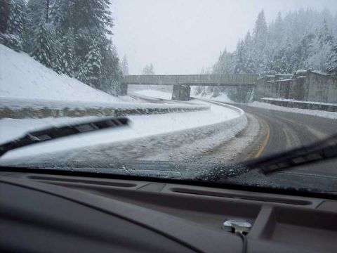 2000 Ford F-250 - I-5 Southbound Siskyous 6% Grade Climb - Chains required, except for 4x4. Made the climb in 2wd without chains no problem.