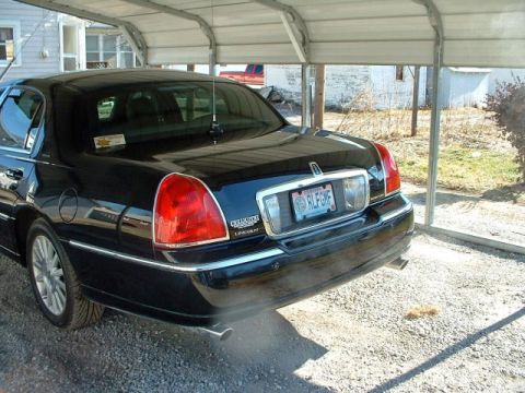 2004 Lincoln Town Car photo