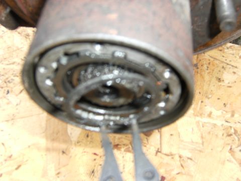 1992 Ford F-150 - Removing the snap ring.
