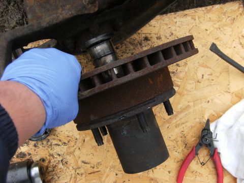 1992 Ford F-150 - Remove the hub and rotor assembly