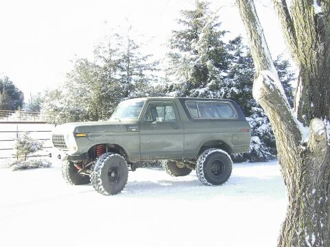1978 Ford Bronco - 1978 Ford Bronco in the snow, showing its lifted suspension and off-road tires.