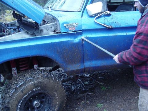 1979 Ford Bronco - Sure enough, it opens now. (A "Crazed" pic)