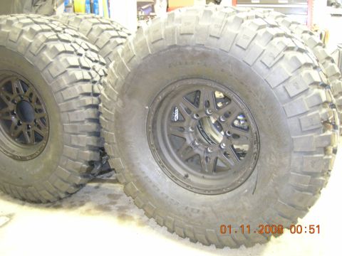 1996 Ford Bronco - Off-road tires and wheels are shown in a garage setting, dated 01.11.2008.