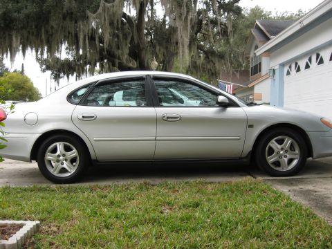 2002 Ford Taurus photo