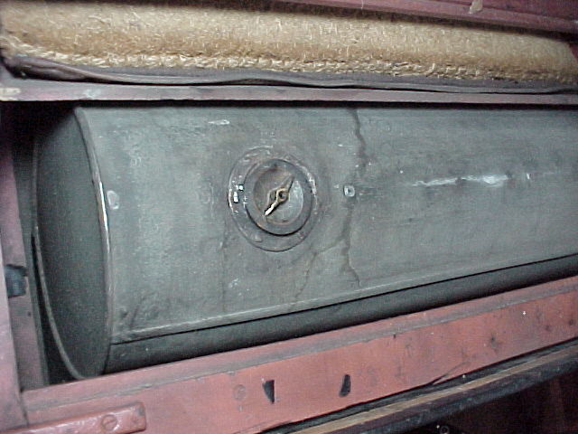 Early gas tank - no straps
