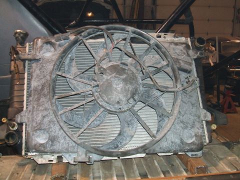 1995 Ford Bronco - Radiator and fan assembly, likely from a vehicle, with a Supermotors.net watermark visible at the bottom.