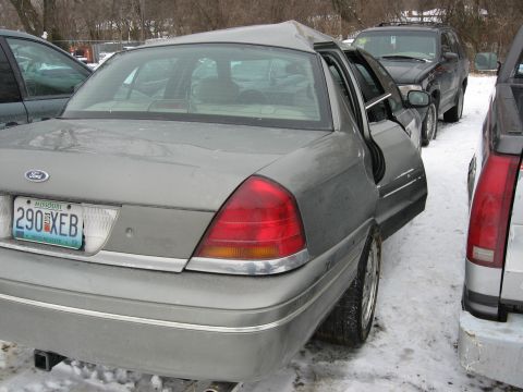 2001 Ford Crown Victoria photo