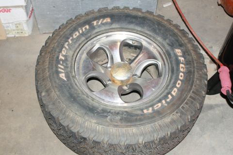 1990 Ford Bronco - Tire 1