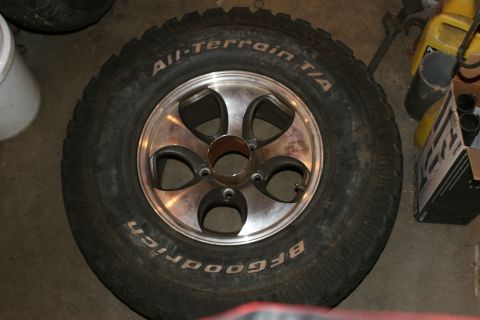 1990 Ford Bronco - Tire 2