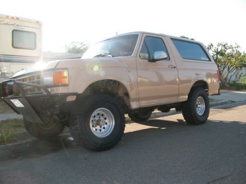 1986 Ford Bronco - This modified 1987 Ford Bronco features an aggressive front bumper and lifted suspension.