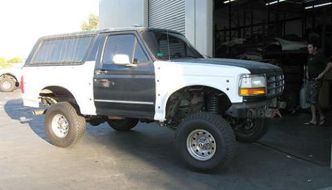 1986 Ford Bronco - This Ford Bronco appears to be from the early to mid-1990s, not a 1986 model.