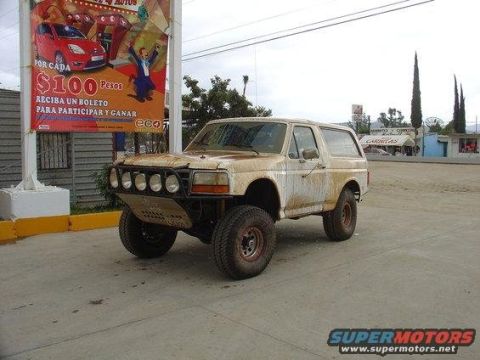 1986 Ford Bronco - This modified Ford Bronco appears to be from the late 1980s, not a 1986 model as claimed.
