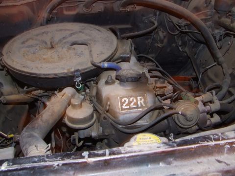 1990 Ford Bronco - The engine bay shows a "22R" marking, indicating a Toyota engine, not a Ford Bronco.