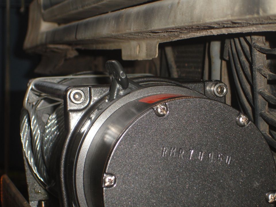 Close-up of a winch with a serial number RMR7U950 visible