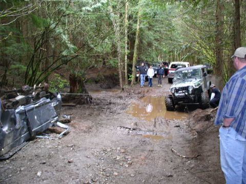 1979 Ford Bronco - Winching out a Bronco2