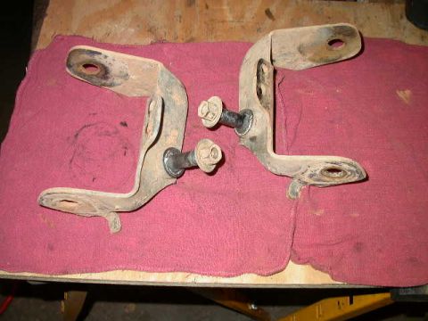 1990 Ford Bronco - Lower front shock mount for TTB quad shocks.